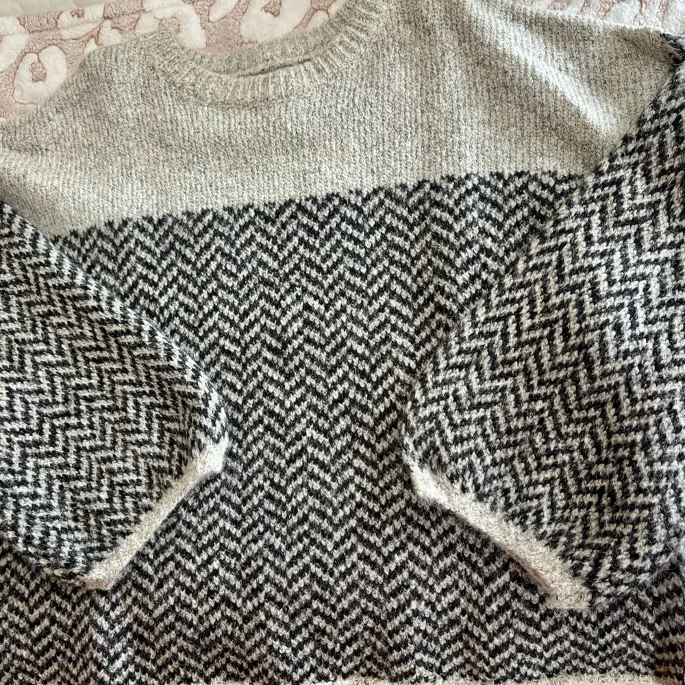 Blu Pepper Sweater - Picture 2 of 4